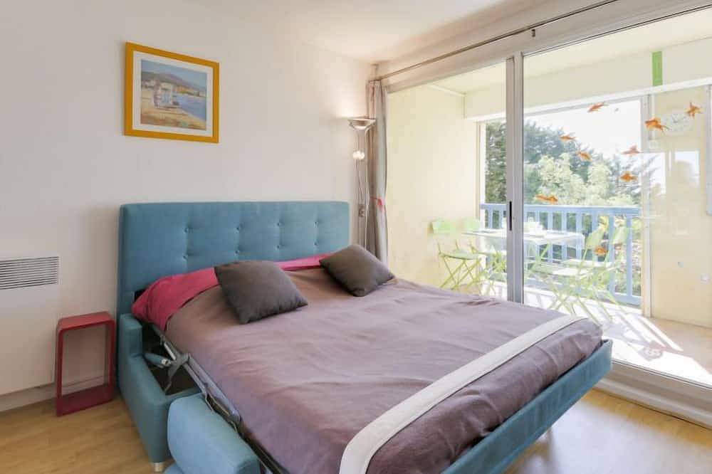 Entire apartment, Le Clos des Lavandes by Interhome in Bandol, Toulon region