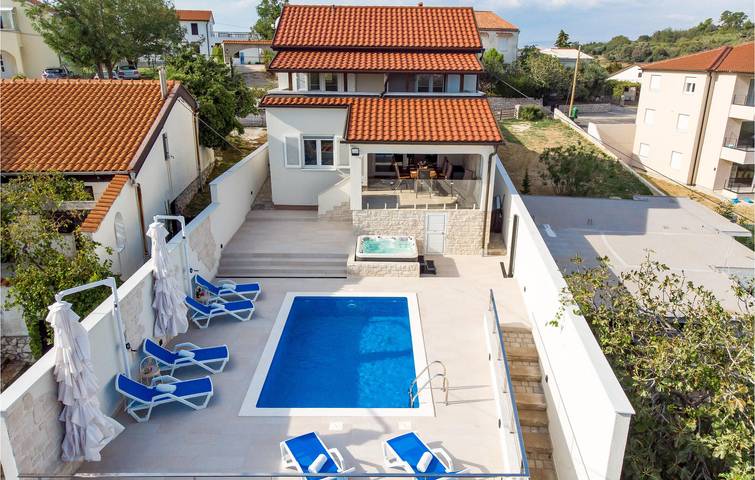 Ferienhaus für 10 Personen, mit Pool und Terrasse auf Rab - 2