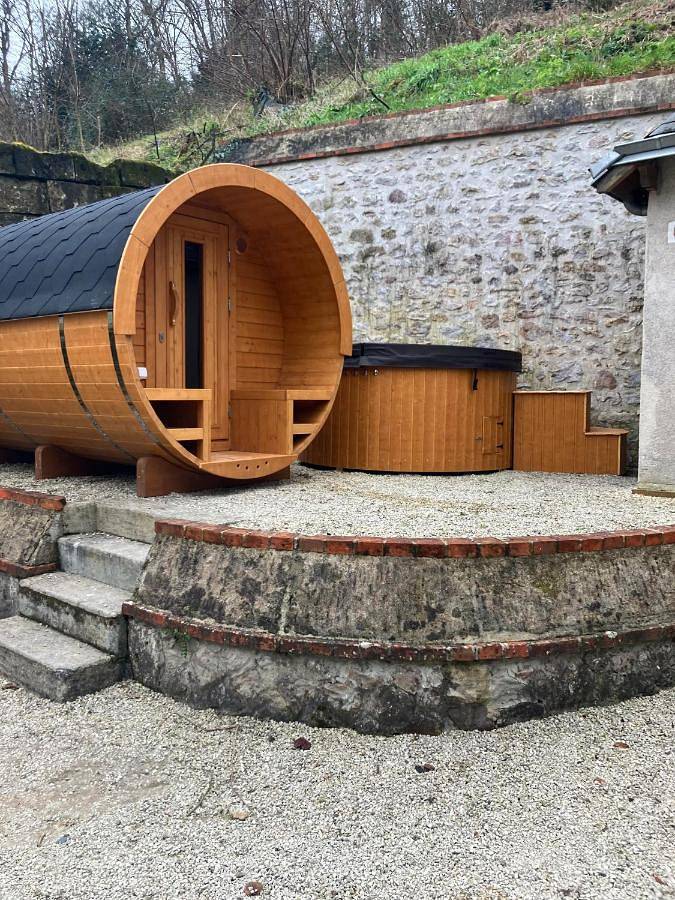 Location de vacances pour 14 personnes, avec sauna et piscine ainsi que vue et jardin à Chênehutte-Trèves-Cunault - 2