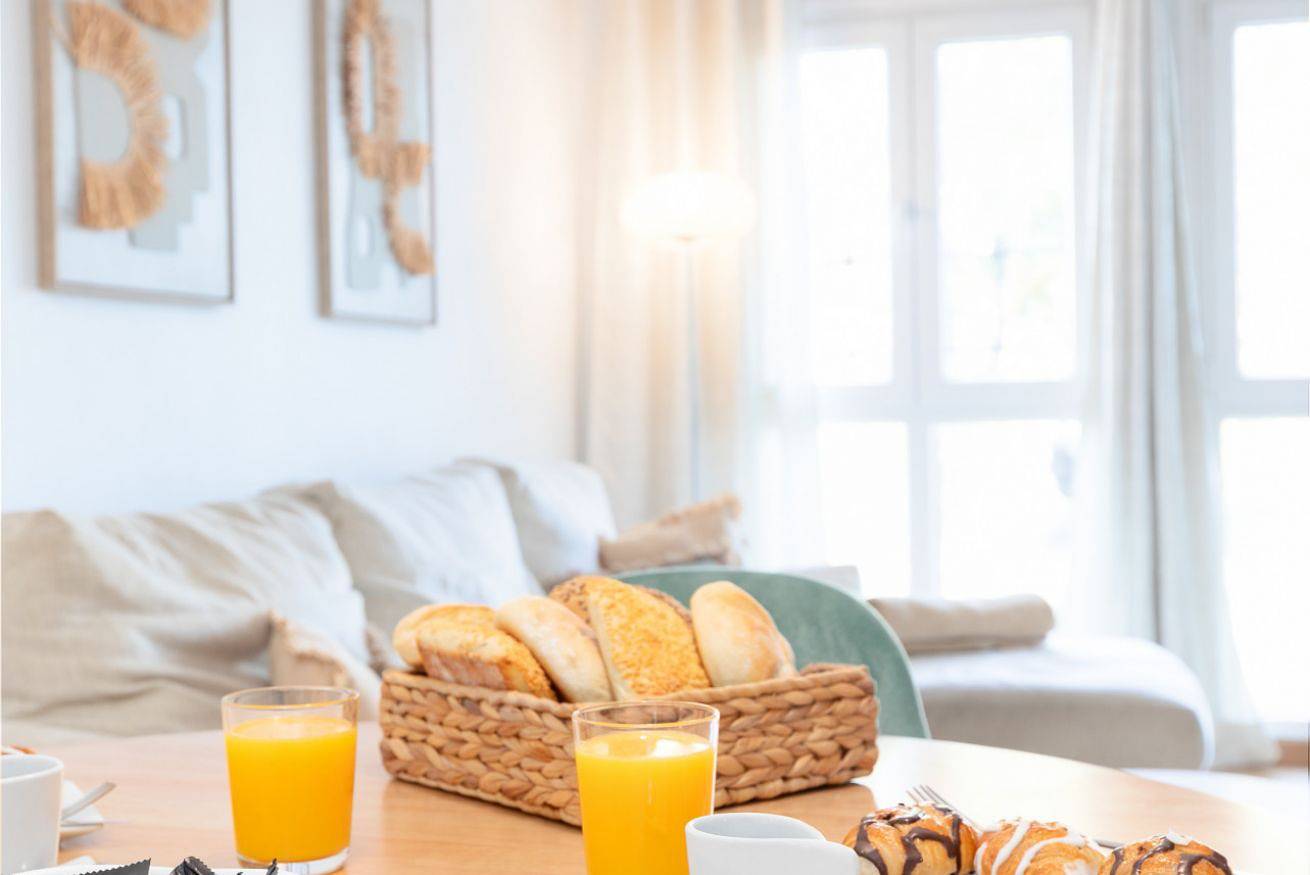 Apartamento entero, Travel Habitat Torres de Serranos A in Valencia City Centre, Valencia