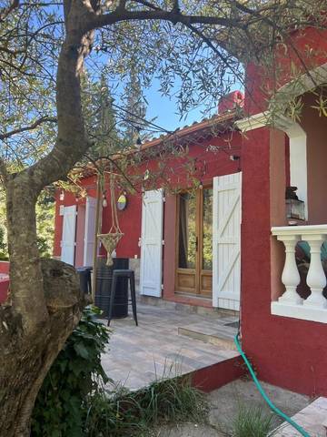 Cottage pour 10 personnes, avec jardin et jacuzzi à Évenos