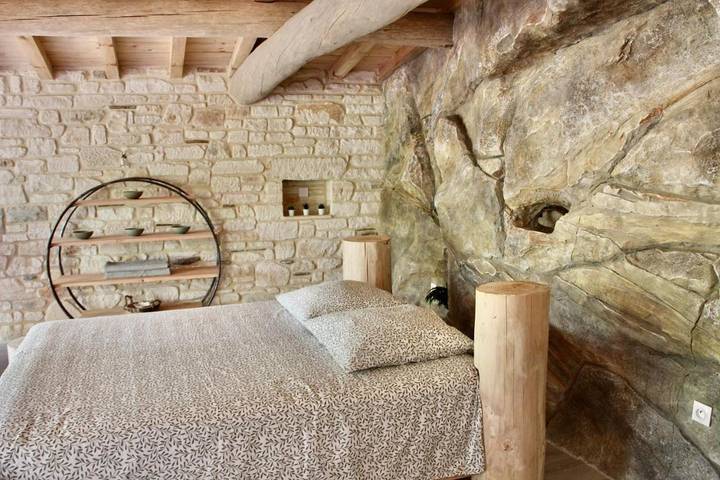 Gîte pour 2 personnes, avec jardin ainsi que terrasse et vue à Gagnières - 4