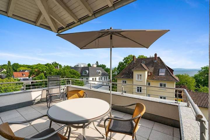 Ferienwohnung für 3 Personen, mit Ausblick und Terrasse in Friedrichshafen