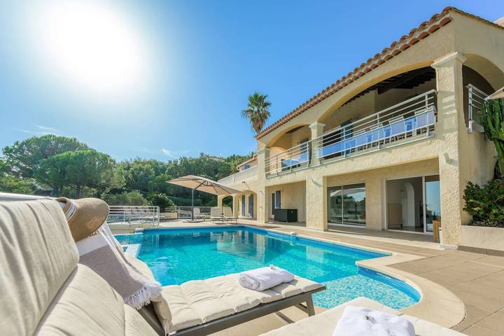 Gîte pour 15 personnes, avec jardin ainsi que balcon et piscine, adapté aux familles dans Plage Des Elephants - 2
