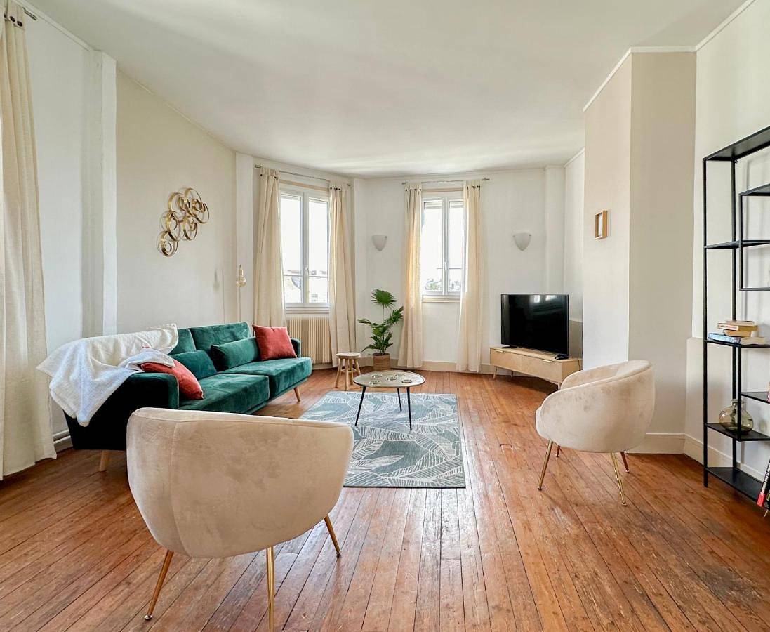 Appartement entier, Three-Bedroom Apartment in Compiègne, Oise
