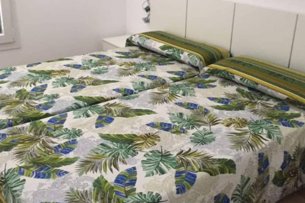 Apartamento entero, Apartamento Ciudadela con aire acondicionado y piscina. in Cala Blanes, Ciudadela