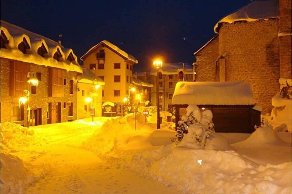 Cozy Apartament + Spa in Sabiñánigo, Pirineos