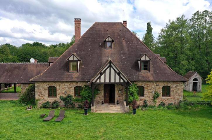 Chambre d’hôte pour 2 personnes, avec Jacuzzi et Terrasse ainsi que Jardin et Piscine