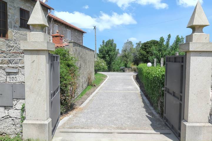 Location de vacances pour 4 personnes, avec piscine ainsi que terrasse et jardin dans Póvoa de Lanhoso - 3