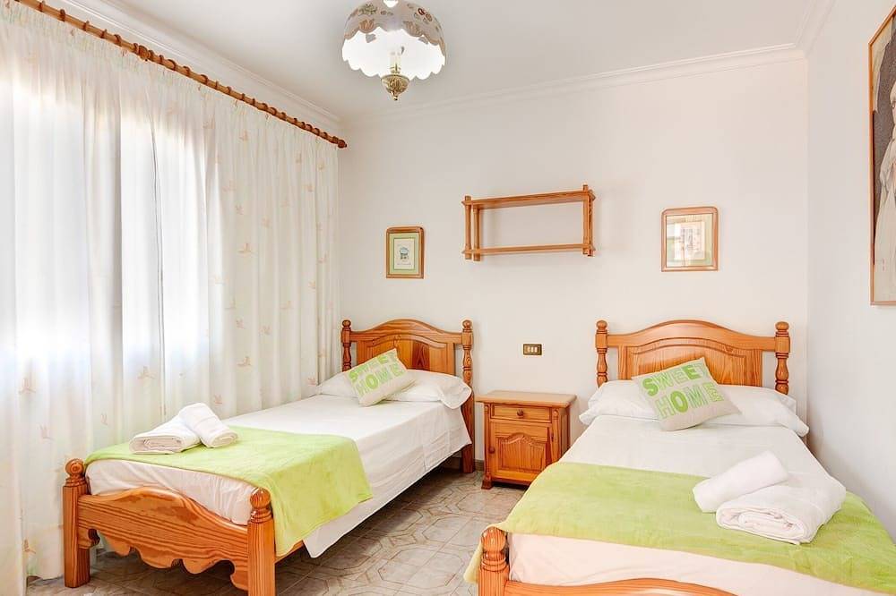 Villa Vallespir - Belle villa avec jardin et terrasse à 200 mètres de la plage in Playa de Alcúdia, Alcúdia