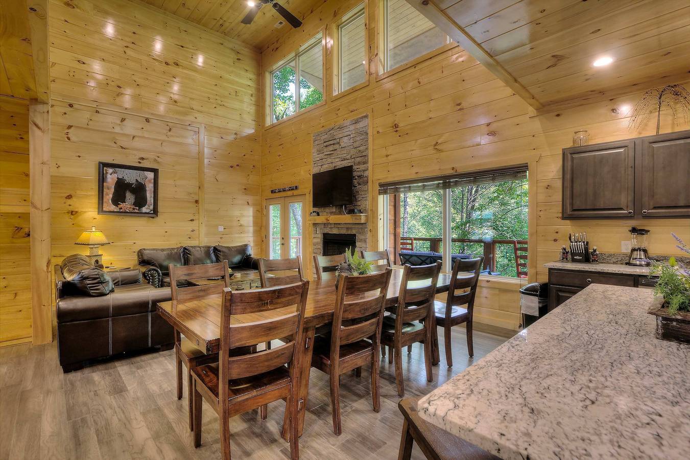 Apartamento inteiro, New 5K Suites   Hot Tub   Game Room   Near Gsmnp in Gatlinburg, Condado de Sevier