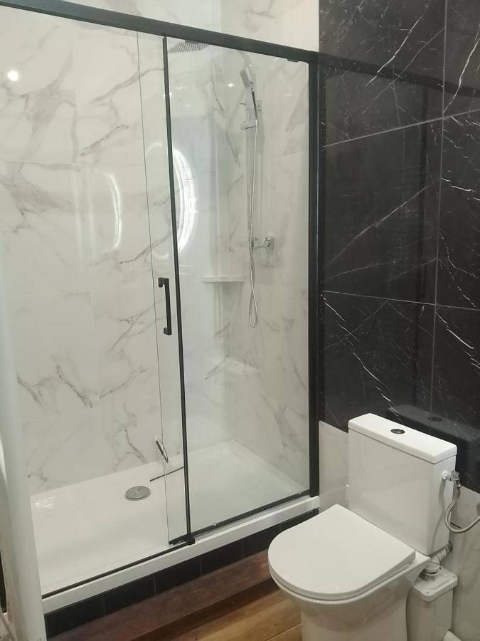 Double Room with Private Bathroom in Cahors, Quercy