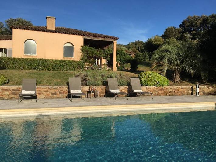 Maison d’hôte pour 2 personnes, avec Terrasse et Jardin ainsi que Piscine et Vue