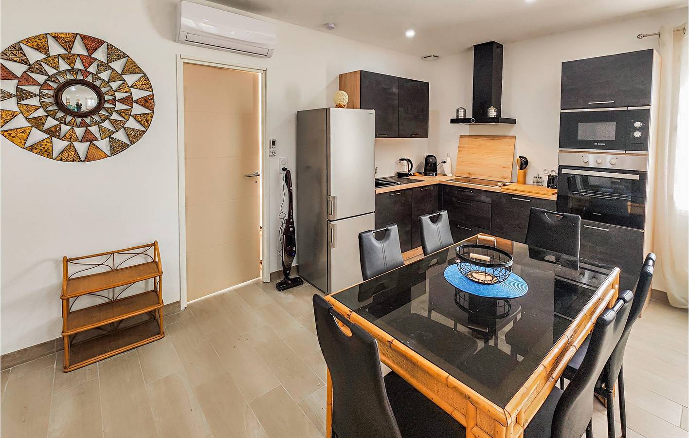 Ganze Ferienwohnung, Gemütliches A/C Apartment mit Parkplatz, TV & Internet in Narbonne, Narbonne und Umgebung