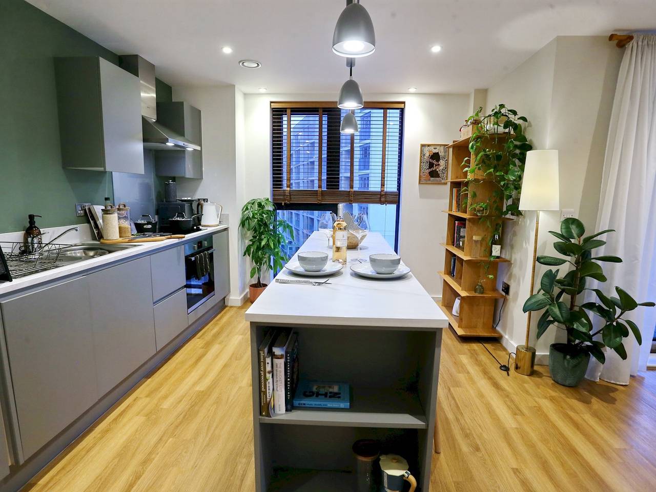 Entire apartment, Northern Qtr Corner Flat With Balcony & City Views - Pass the Keys in Manchester, Greater Manchester