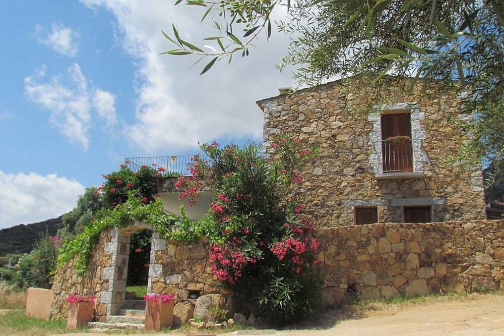 Lu Fraili - Villa Maripia in der Nähe des Meeres mit wunderschönem Meerblick. in Lu Fraili di Sopra, San Teodoro