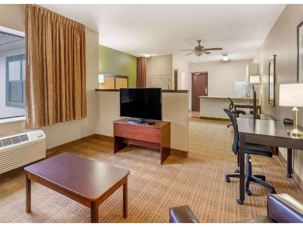 Apartamento entero, 1 Cama Tamaño Queen | Para No Fumadores, Cocina in Lisle, Condado de DuPage
