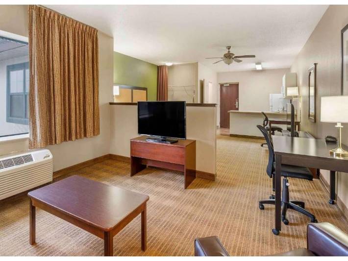 Apartamento entero, 1 Cama Tamaño Queen | Para No Fumadores, Cocina in Lisle, Condado de DuPage