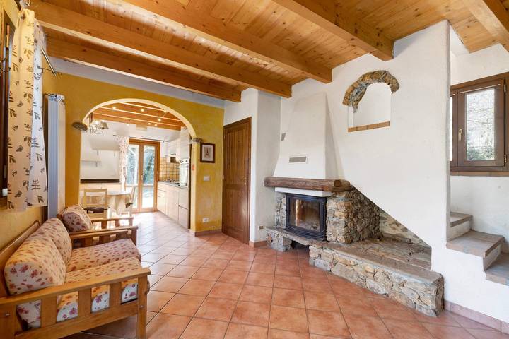 Casa vacanze 'Del Fiume' con vista sulle montagne e giardino privato in Rialto, Alpi Liguri