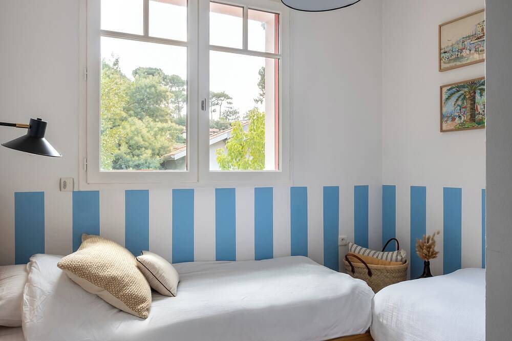 Artist's villa, ideal for families, 2 steps from the beach, sailing club and shops in Pyla-sur-Mer, La Teste-de-Buch