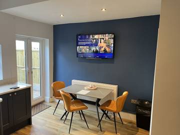 Holiday Apartment for 6 People in Stoke-on-Trent, West Midlands, Photo 3