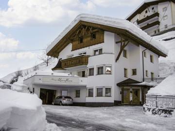 Ferienwohnung für 6 Personen, mit Garten und Terrasse sowie Ausblick in Tiroler Oberland