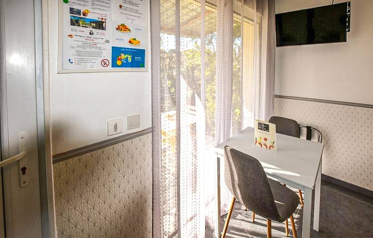 Reizendes Haus, 1,5 km von Taillades entfernt – mit Pool, Garten, WLAN und Parkplatz inklusive! in Taillades, Regionaler Naturpark Luberon