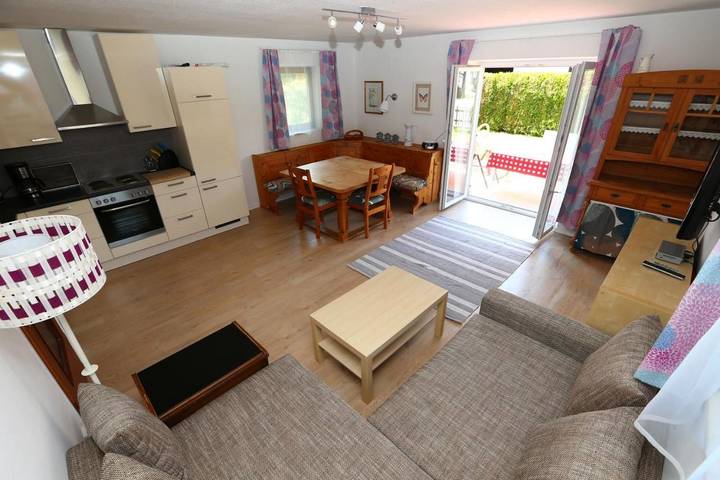 Ferienwohnung für 6 Personen, mit Terrasse und Garten sowie Ausblick in Peiting - 2