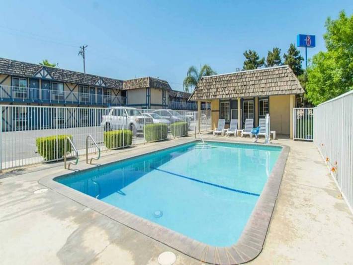 Ganze Wohnung, Motel 6 Kingsburg, Kingsize -bett | Rauchin in Fresno County