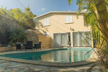 Villa pour 8 personnes, avec jardin ainsi que vue et piscine, adapté aux familles à Sainte-Marie (Île de la Réunion)