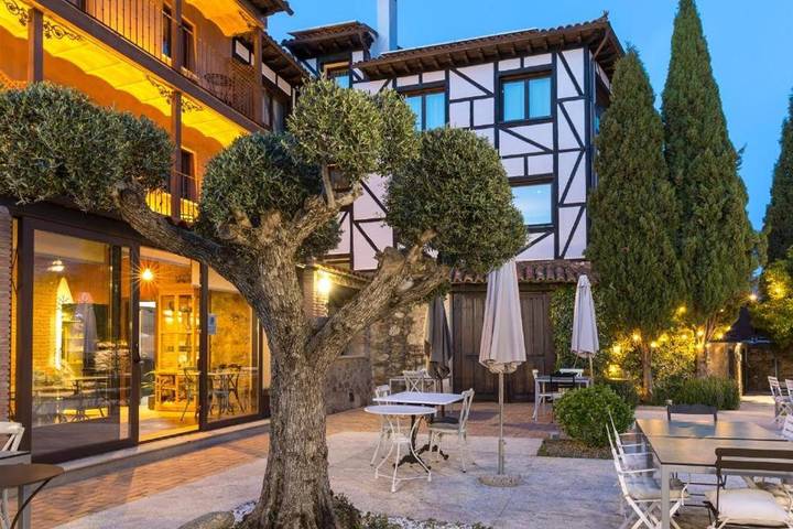 Apartamento para 2 personas, con Terraza y Jacuzzi además de Jardín y Piscina en Jerte