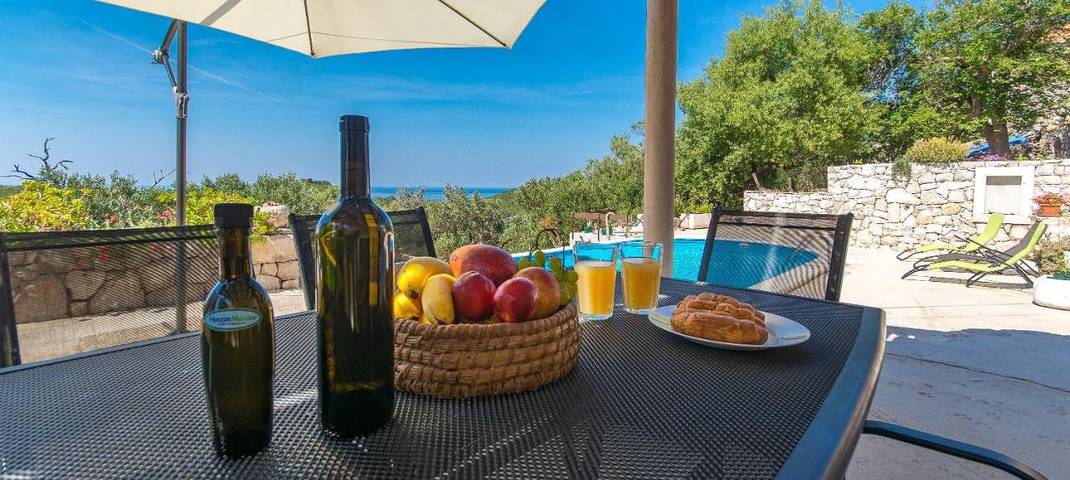 Villa pour 4 personnes, avec Terrasse et Jardin ainsi que Piscine et Vue dans Mljet