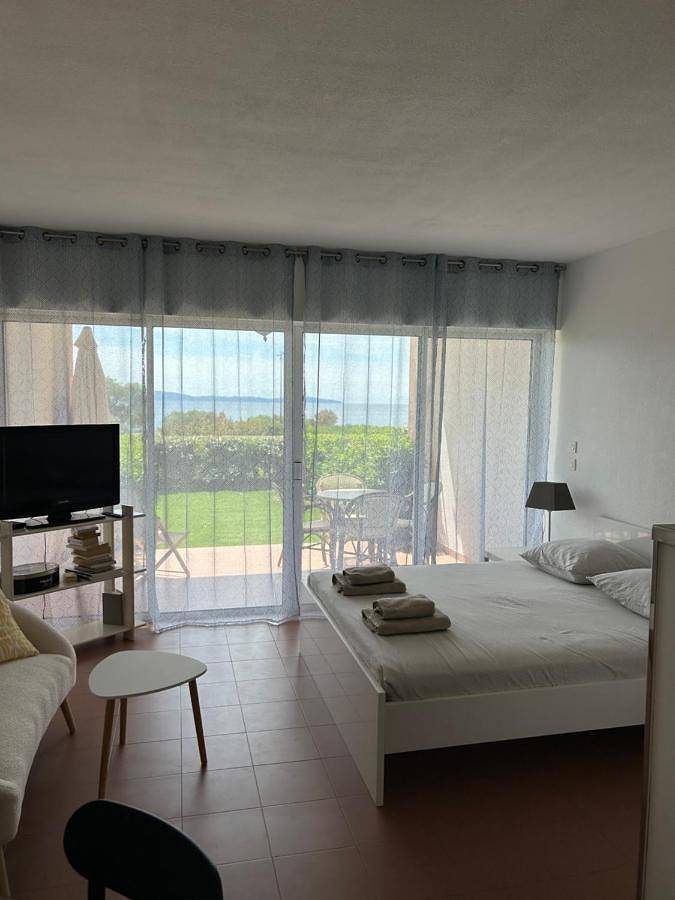 Gîte pour 3 personnes, avec jardin et vue, adapté aux familles dans Plage Marinella - 3