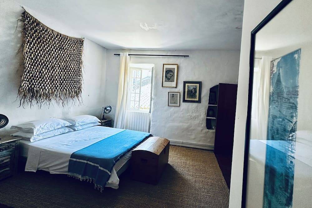 Ruhe und Erholung in einem kleinen Dorf zwischen Meer und Bergen mit beheiztem Pool in Combas, Nimes und Umgebung