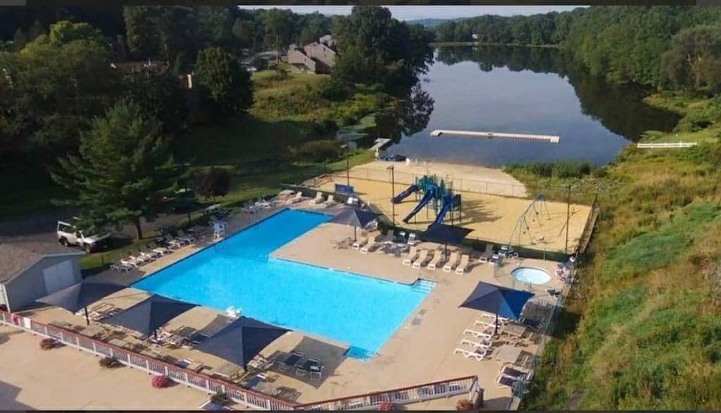 Cozy Retreat in the Poconos Mountains in Saw Creek, Monroe County (PA)