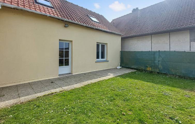 Cozy 1-Bedroom Apartment with Garden Near Cafe and La Somme in Saigneville, Abbeville region