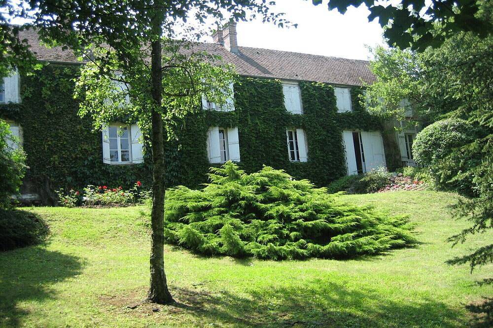Encantadora casa en el bosque de Fontainebleau en un pueblo de carácter in Recloses, Parc naturel régional du Gâtinais français