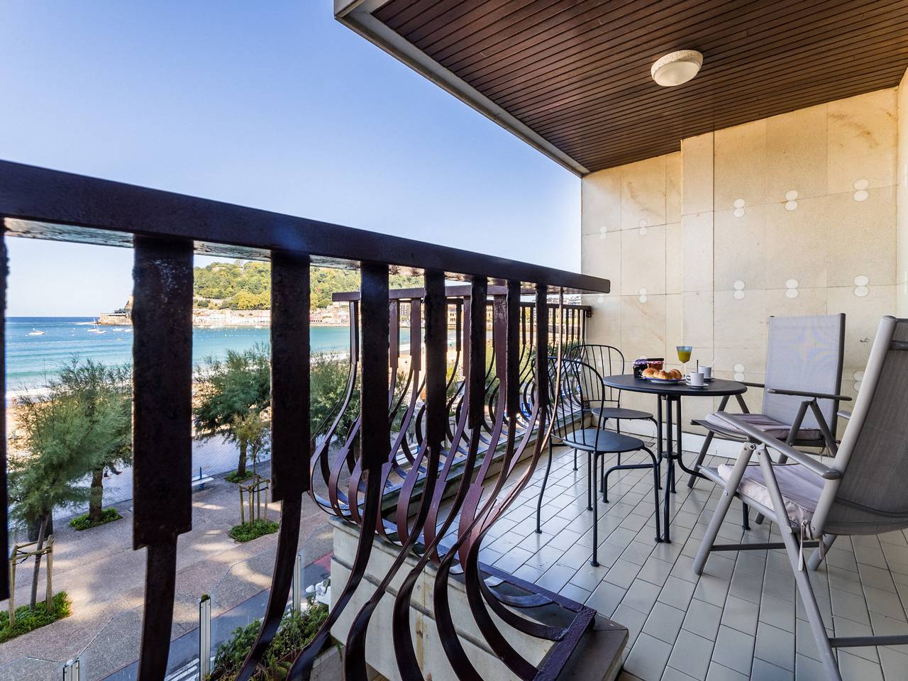 Appartamento intero, Spacious beachfront apartment for 8 people in Playa de la Concha, San Sebastian