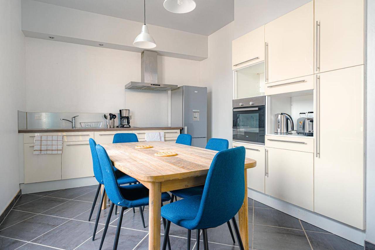 Coeur de ville #B2 - Centre ville, Wifi & Netflix - Proche transports - Chambre Privee dans logement partagé in Cholet, Région de Cholet