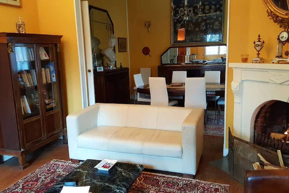 Belle Villa Art & Deco - Piscine Privée et Chauffée à 200 Mètres de la Plage in Le Moulleau, La Teste-de-Buch