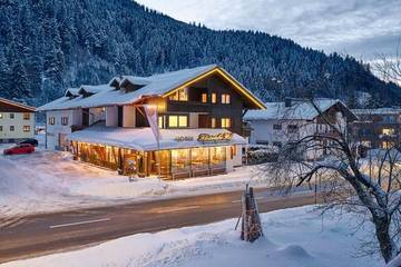 Hotel für 2 Personen, mit Sauna und Ausblick sowie Garten, mit Haustier in Klösterle am Arlberg