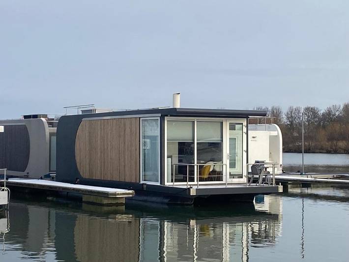 Ferienwohnung für 5 Personen, mit Balkon und Terrasse sowie Garten und Seeblick in Maastricht