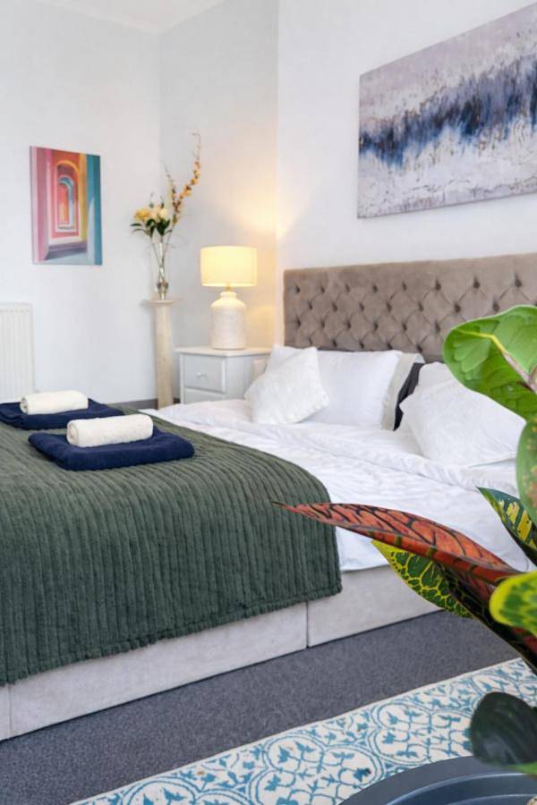 Entire apartment, Deluxe Two-Bedroom Apartment with Garden View in Lincoln, Lincolnshire