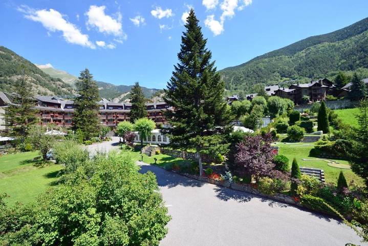 Apartamento para 2 personas, con piscina además de vistas y jardín en Andorra
