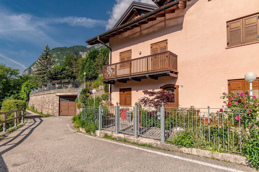 Ganze Wohnung, Diamond- Relaxation on Lake Molveno Paganella. Spacious, quiet... Top! in San Lorenzo in Banale, Molveno