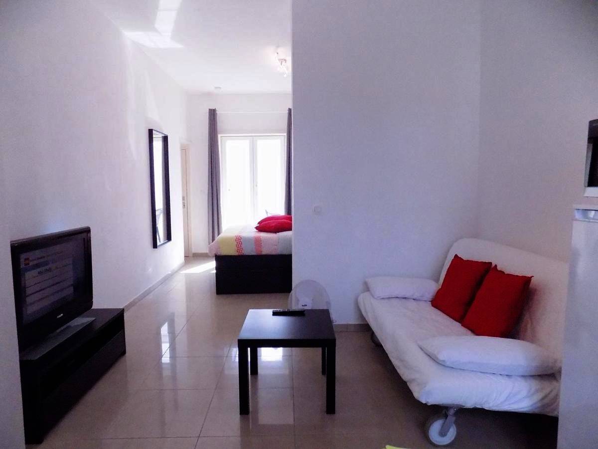 Appartement entier, One-Bedroom Apartment in Charleroi, Hainaut