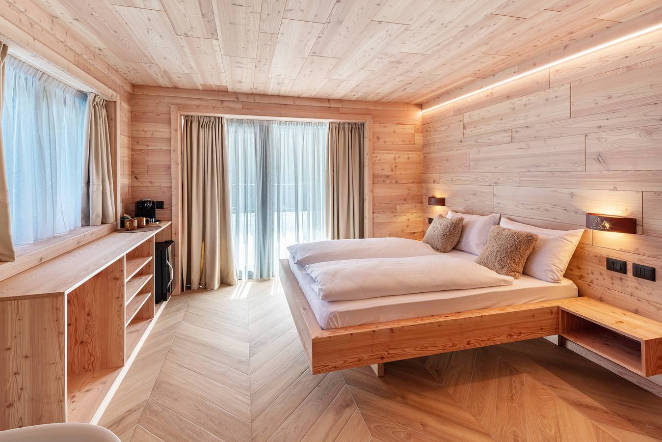 Zimmer 'Noah Suites Dolly' mit Bergblick, privater Terrasse und Wlan in San Giovanni di Fassa, Dolomiti Superski