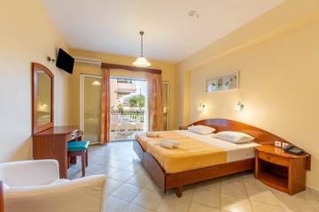 Apartahotel para 2 Personas en Arillas, Corfú, Foto 3