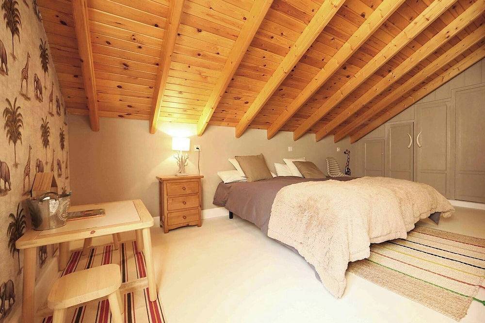 Luxury House en Picos de Europa Liebana jardín con zona chill out in Camaleño, Cordillera Cantábrica