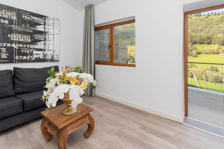Apartamento entero, Apartamento con vistas a la montaña, balcón y Wi-Fi in Ampuero , Costa de Cantabria